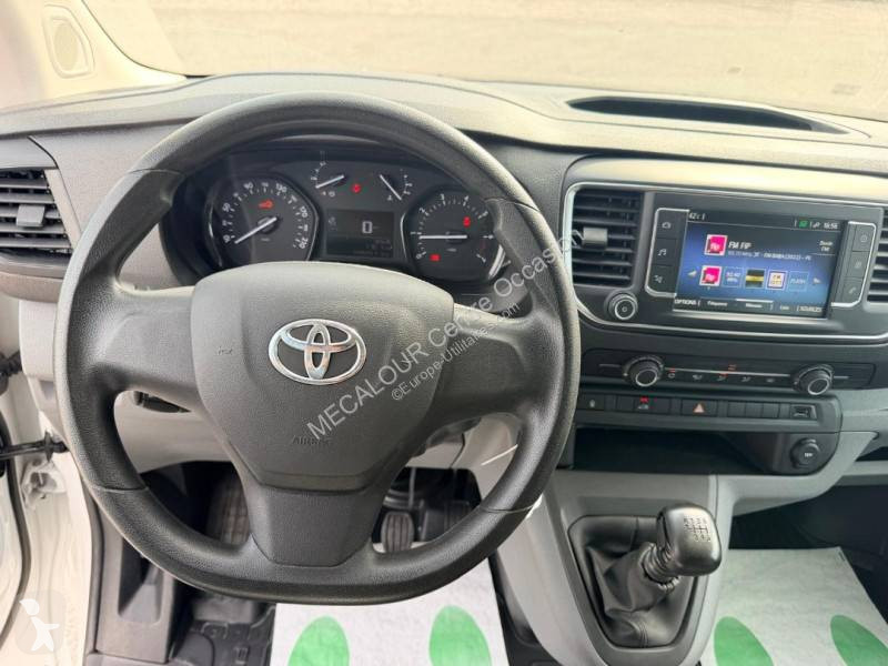 عربة نفعية Toyota