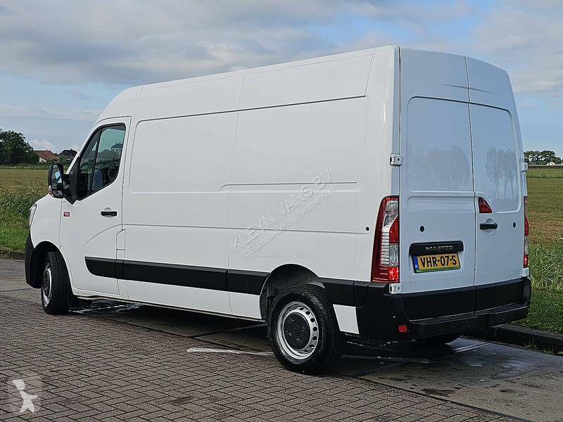 Renault T35 ac camera EURO6 van