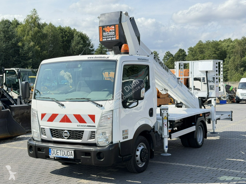 Véhicule utilitaire Nissan