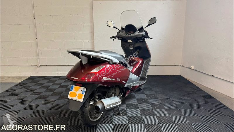 Коммерческий автомобиль Honda FES125