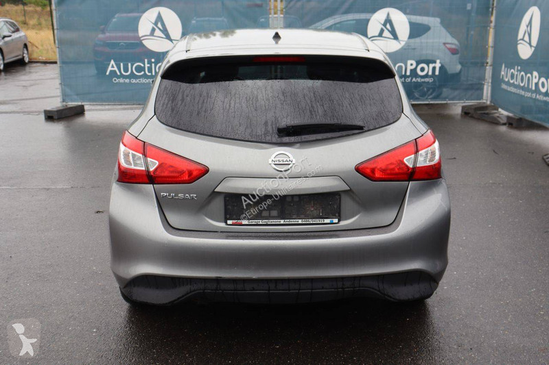 Véhicule utilitaire Nissan