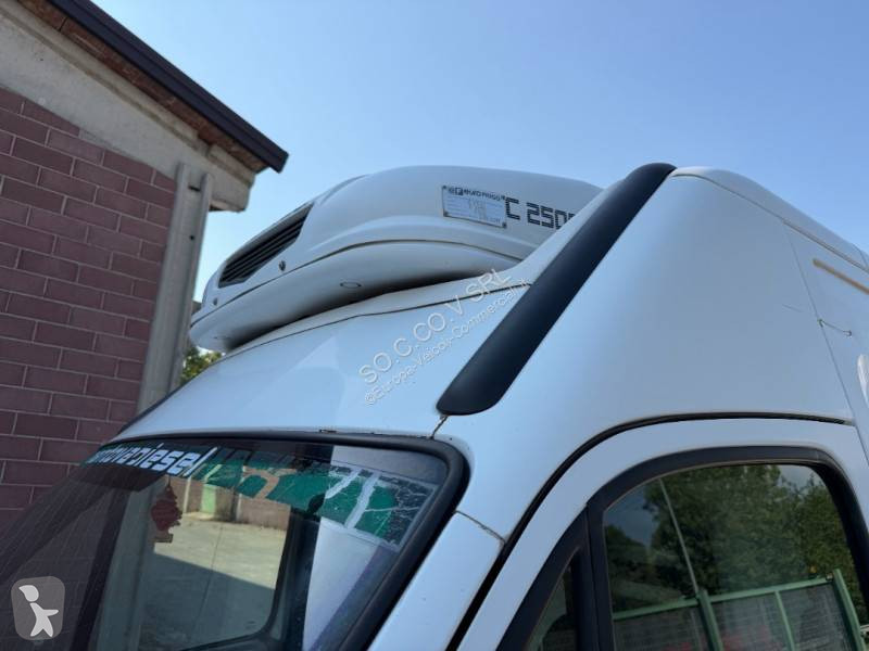 Комерційні автомобілі Iveco 35S12