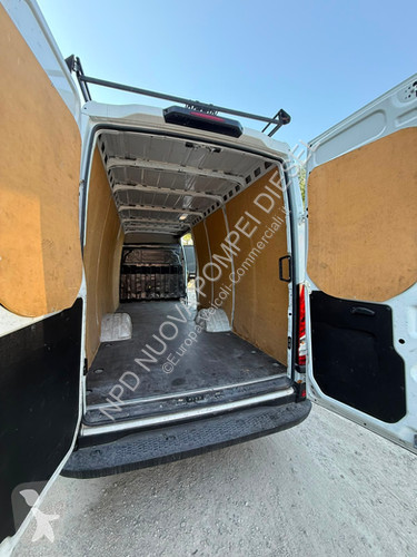 Véhicule utilitaire Iveco Iveco 35c18