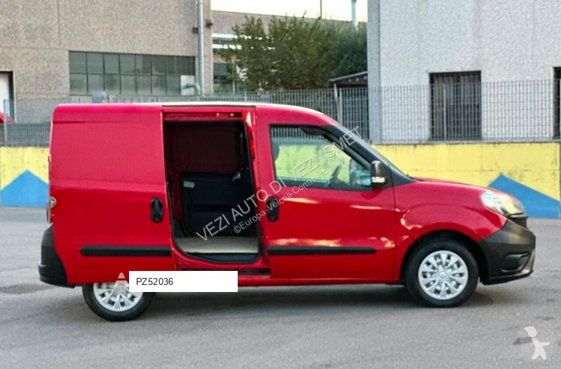 Véhicule utilitaire Fiat doblo
