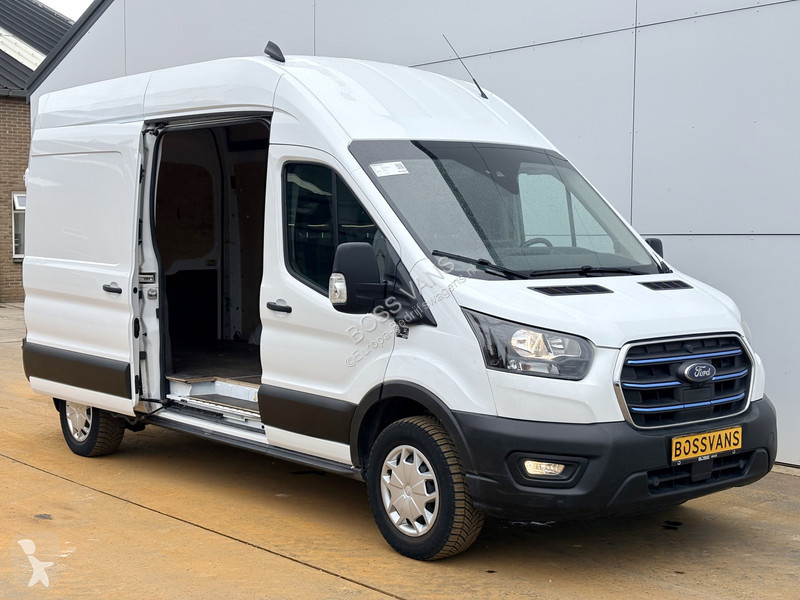 Véhicule utilitaire Ford 68kWh 184PK L3H3 317km...
