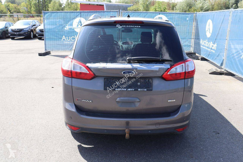 Véhicule utilitaire Ford Grand
