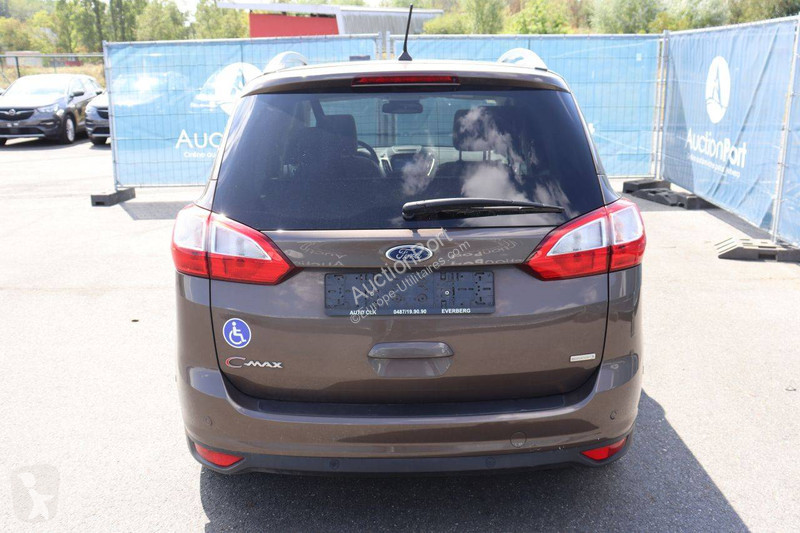 Véhicule utilitaire Ford Grand