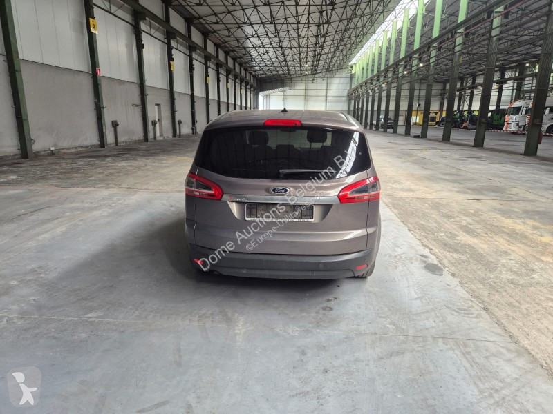 Véhicule utilitaire Ford