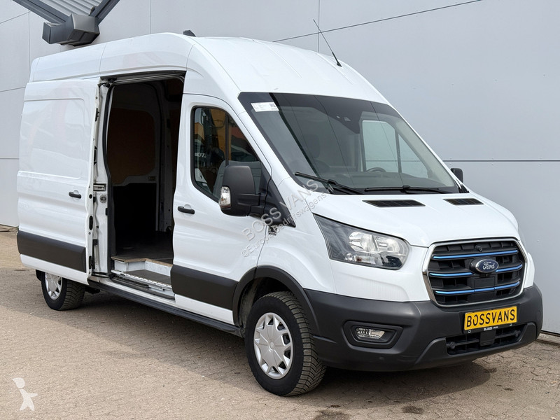 Véhicule utilitaire Ford 68kWh 184PK L3H3 317km...