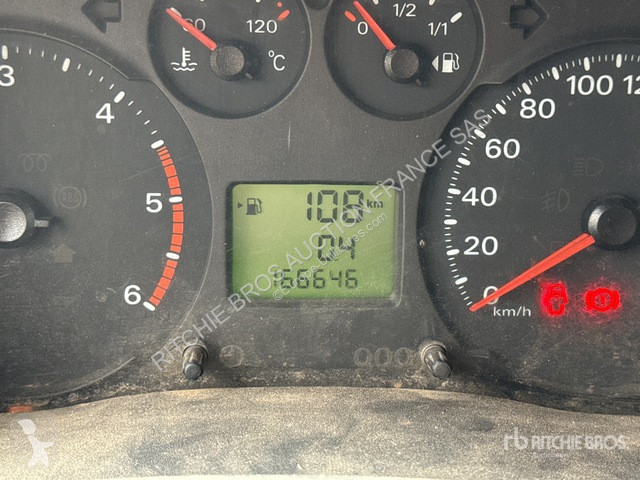 Véhicule utilitaire Ford 140T300