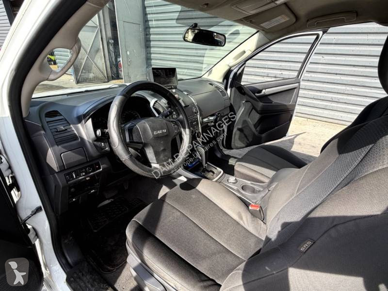 Véhicule utilitaire Isuzu