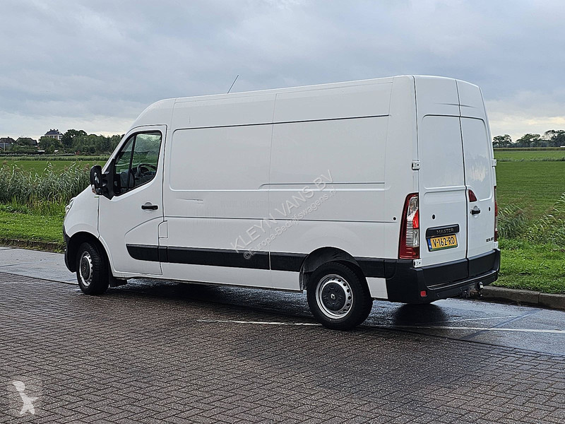 Лекотоварен автомобил Renault 2.3