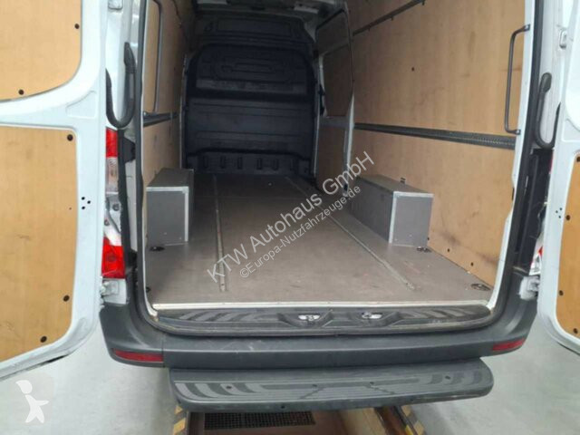 Véhicule utilitaire Mercedes Sprinter 317...