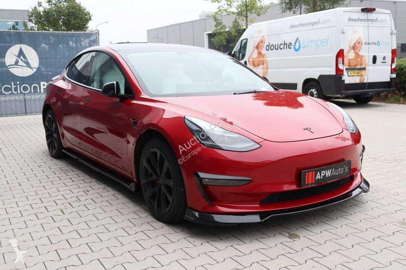 Комерційні автомобілі Tesla