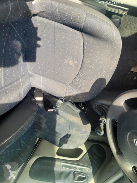 Лекотоварен автомобил Renault CLIO