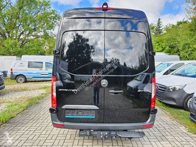 Véhicule utilitaire Mercedes 317 CDI...