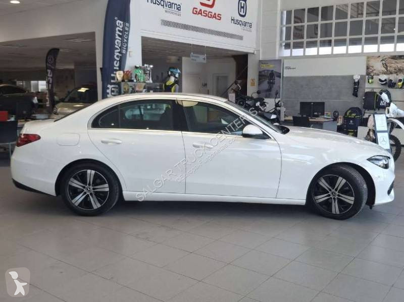 Комерційні автомобілі Mercedes 200