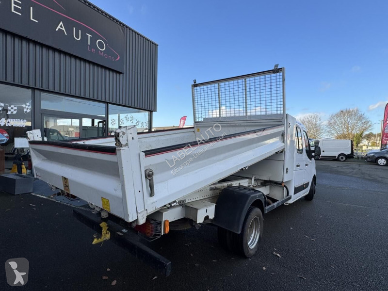Лекотоварен автомобил Renault 2.3
