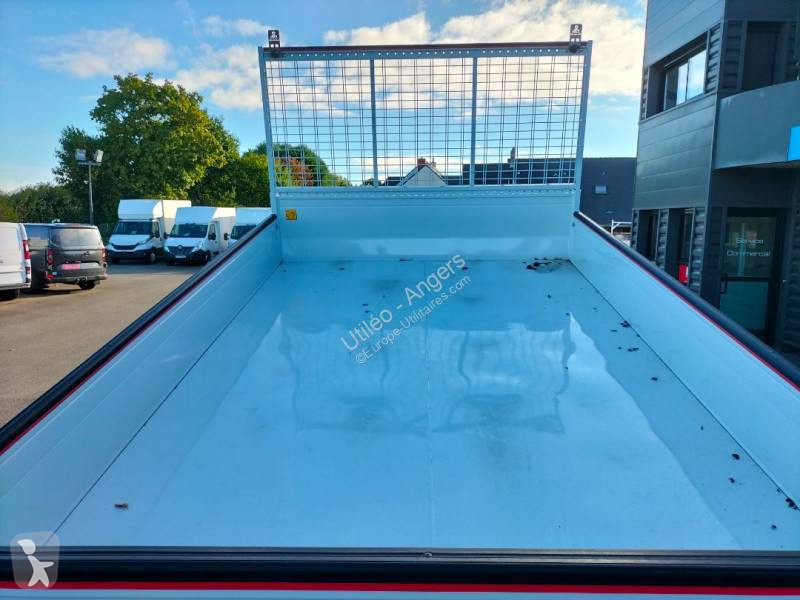 Véhicule utilitaire Nissan