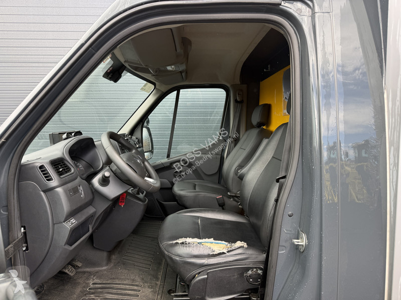 Лекотоварен автомобил Renault Plancher T35 2.3...