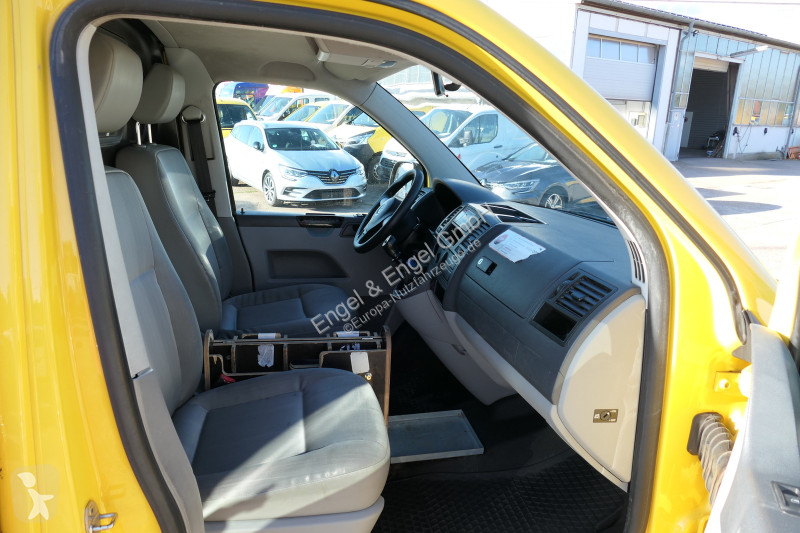 Лекотоварен автомобил Volkswagen T5 Transporter...