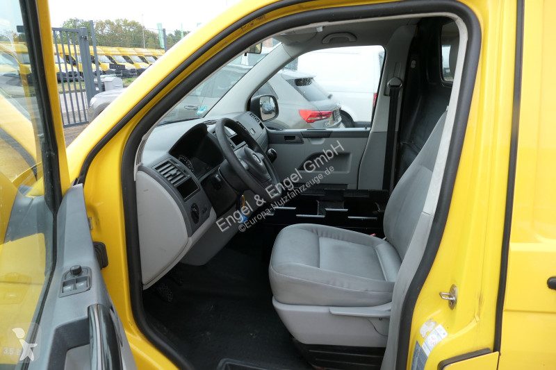 Лекотоварен автомобил Volkswagen T5 Transporter...