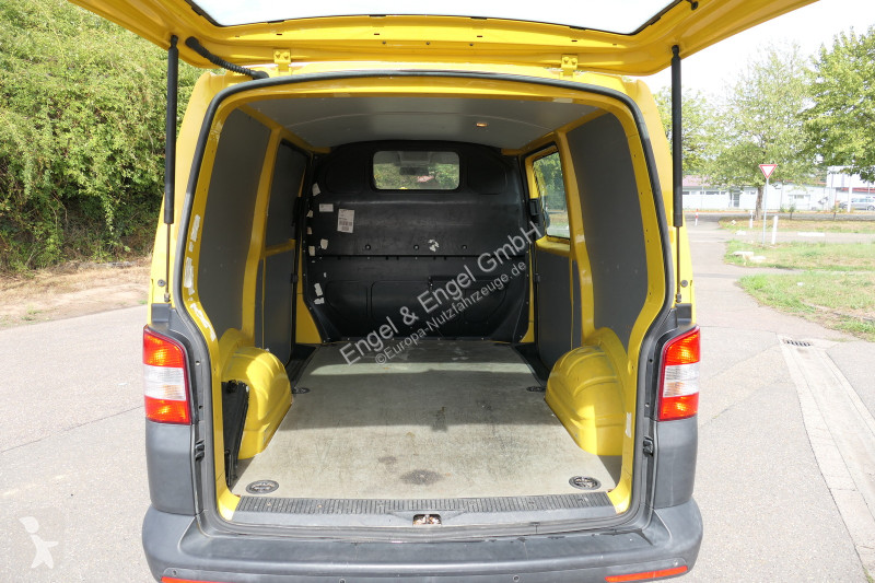 Лекотоварен автомобил Volkswagen T5 Transporter...