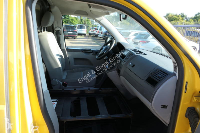 Лекотоварен автомобил Volkswagen T5 Transporter...