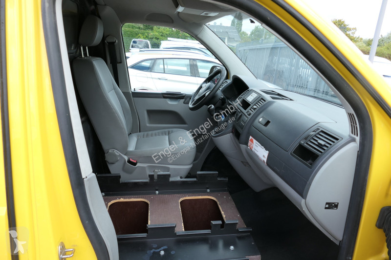 Лекотоварен автомобил Volkswagen T5 Transporter...