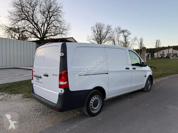 Véhicule utilitaire Mercedes VITO