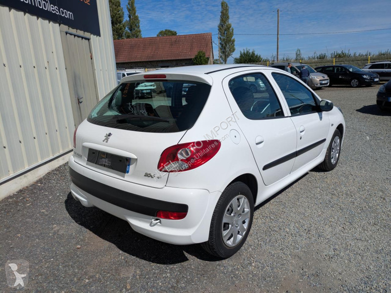 Лекотоварен автомобил Peugeot