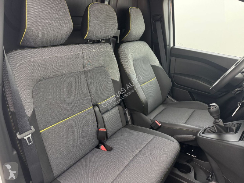 Véhicule utilitaire Renault FG TOLE DCI 95 L1...