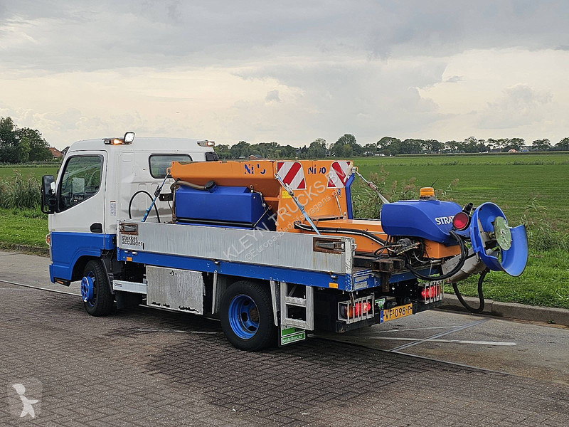 Furgoneta Fuso 3S13 NIDO zoutstrooier