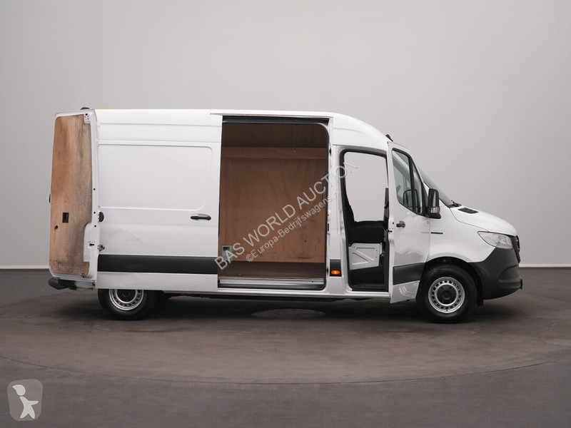 Лекотоварен автомобил Mercedes 312