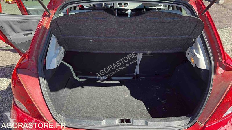 Лекотоварен автомобил Peugeot 207
