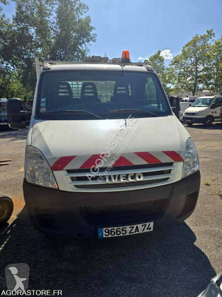 Лекотоварен автомобил Iveco 35C12