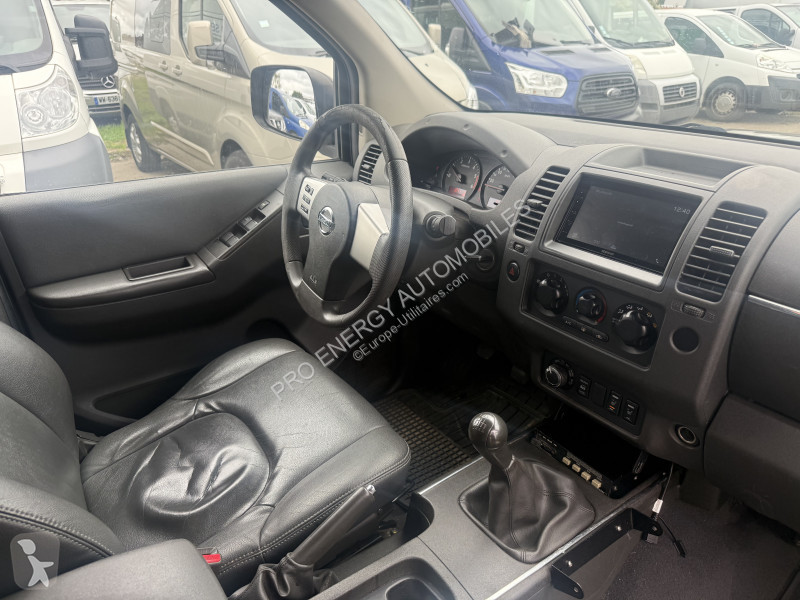 Лекотоварен автомобил Nissan NAVARA 2.5 DCI...