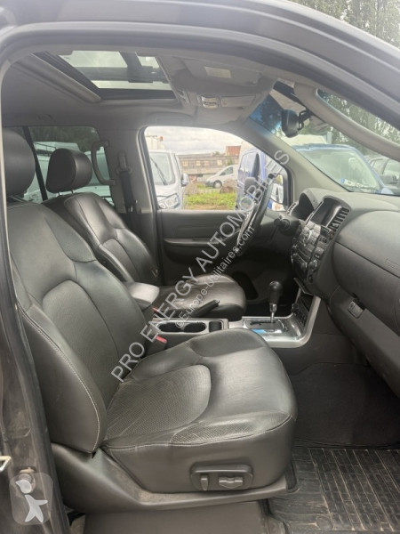 Лекотоварен автомобил Nissan NAVARA 3.0 V6 DCI...