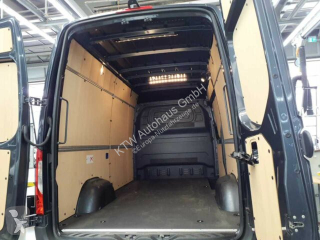Лекотоварен автомобил Mercedes Sprinter 317...