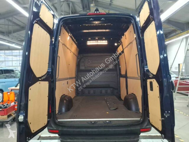 Лекотоварен автомобил Mercedes Sprinter 317...
