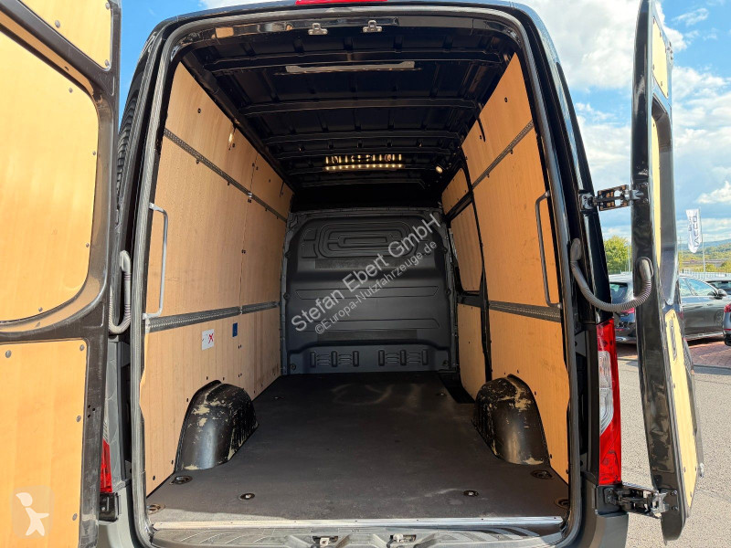 Лекотоварен автомобил Mercedes 317 CDI 9G 3665...