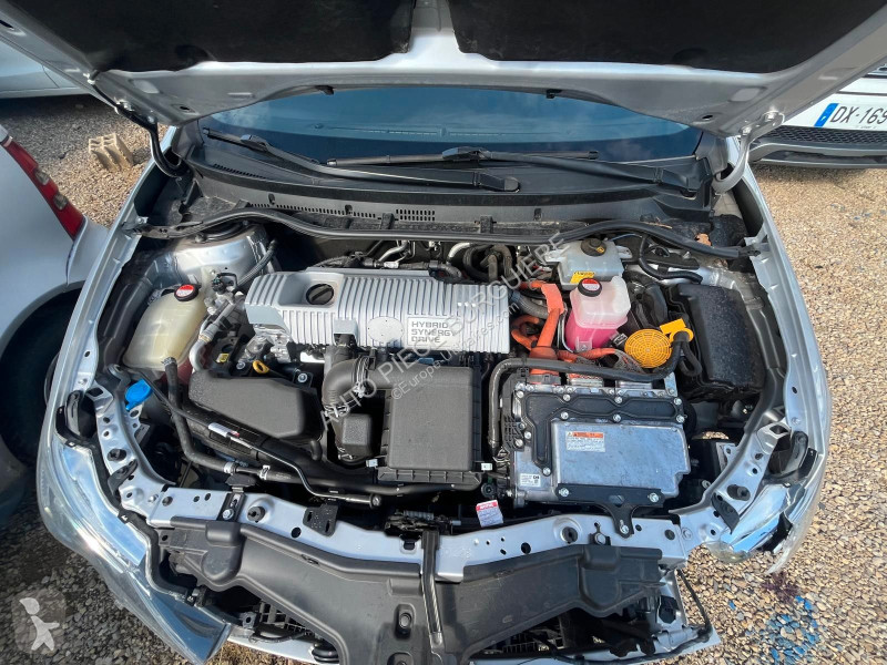 Лекотоварен автомобил Toyota 1.8 136 Hybride...