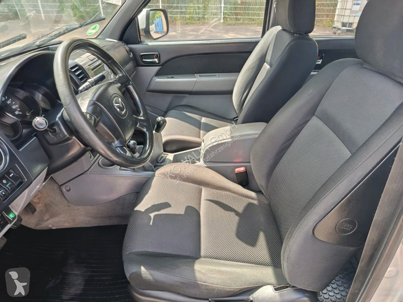 Furgoneta Mazda mit Rundumleuchten