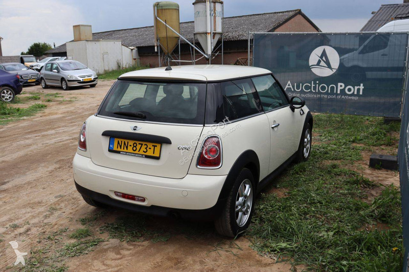 Mini One van