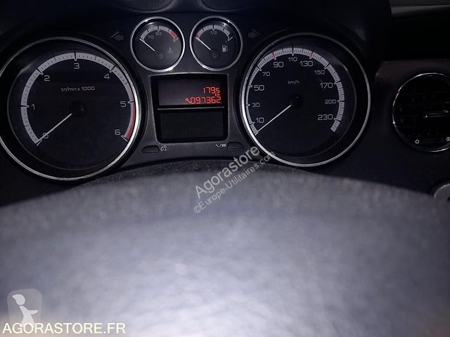 Коммерческий автомобиль