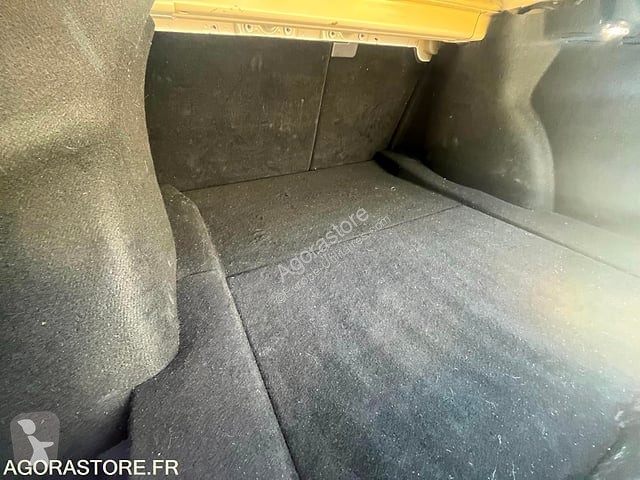 Коммерческий автомобиль