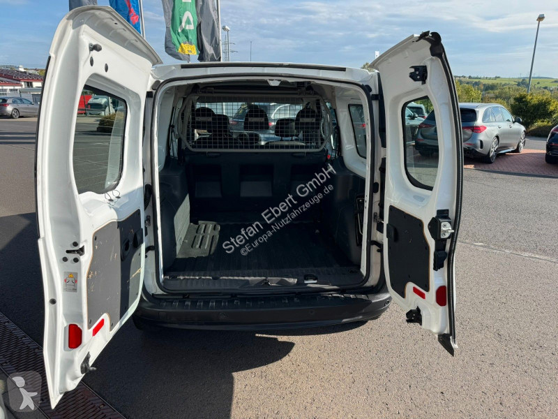 Коммерческий автомобиль Mercedes 109 CDI Mixto...
