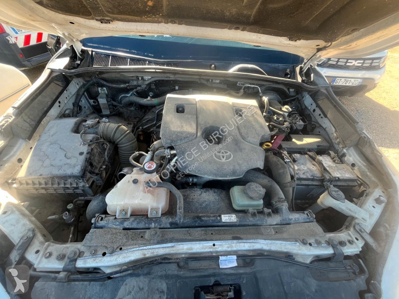Коммерческий автомобиль Toyota Hilux 2.4 D-4D...