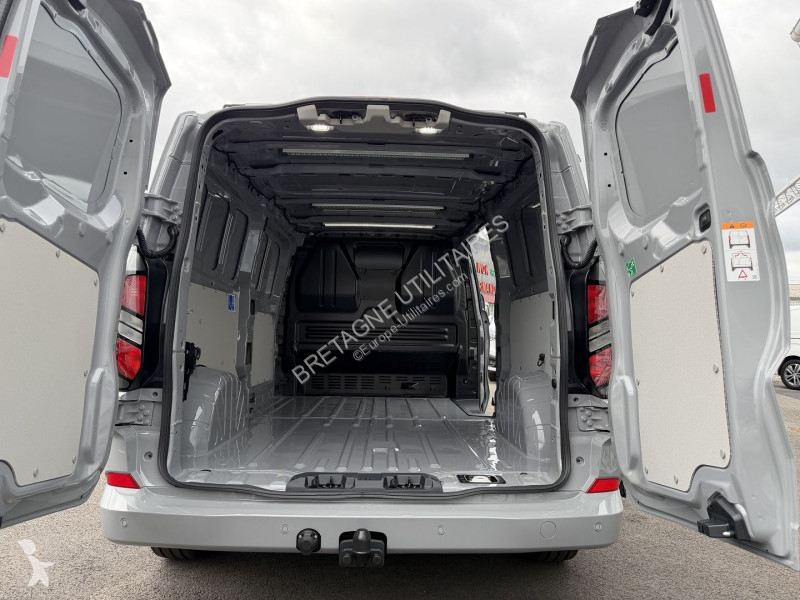Коммерческий автомобиль Ford TRANSIT CUSTOM FG...