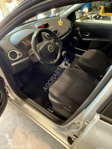 Veículo utilitário Renault CLIO